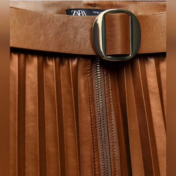 ZARA Pleated faux leather skirt - Picture 5 of 7